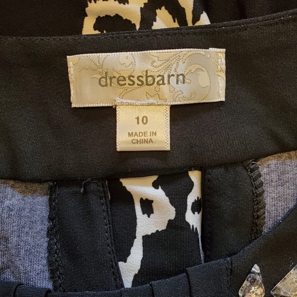 Dressbarn beautiful flowy pattern dress (10) - Picture 8 of 8